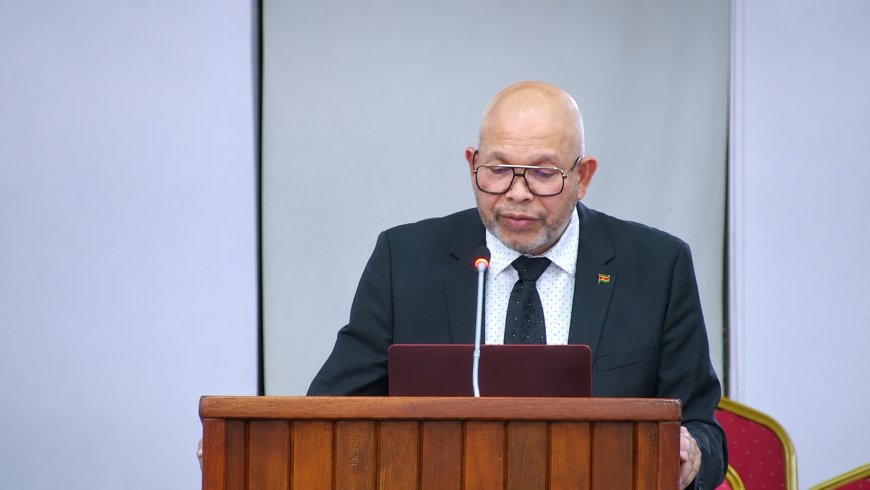 Currie wil 20 tot 25 procent van staatsinkomsten wettelijk vastleggen voor onderwijs