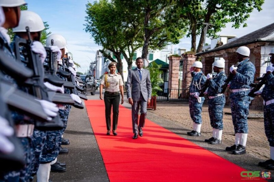 President Geerlings-Simons ontvangt premier Grenada