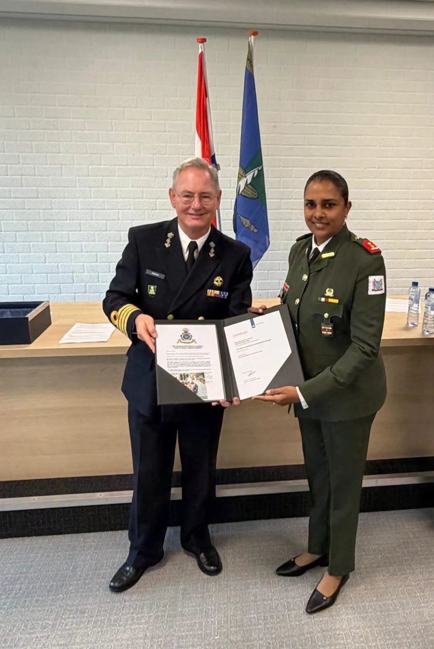 Chef Generale Staf rondt internationale defensiecursus af