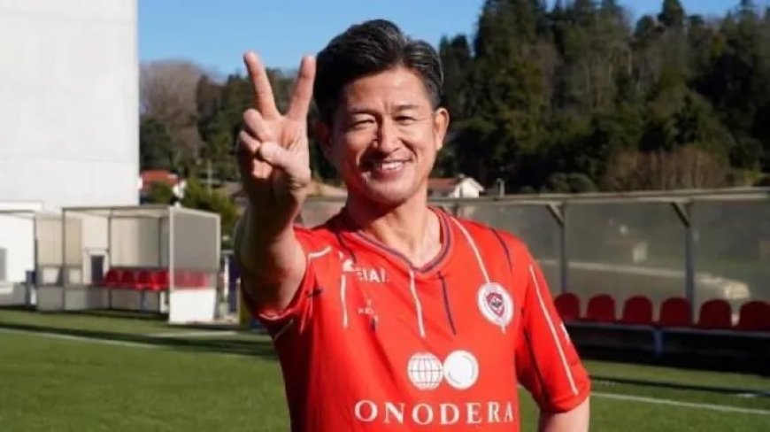 Opmerkelijk – Oudste profvoetballer ooit (59) weet niet van ophouden gaat  voor zijn 42e seiz