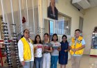 Lions Club Paramaribo Central schenkt gezondheidsbrillen aan 3 leerlingen Maharishi Dayanand 