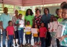 Schrijfster Wijnker-Gangadin geeft oude basisschool financiële steun