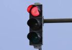 Automobilisten beboet voor rijden door rood verkeerslicht