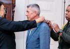 Franse ambassadeur onderscheiden bij afscheid na vier jaar in Suriname