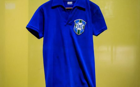 Shirt Braziliaanse voetballegende Pelé geveild voor 4,9 miljoen dollar