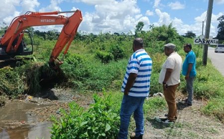 LVV start opschoning waterwegen in Lelydorp; stuit op veel grofvuil