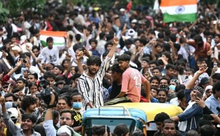 Onderwijsminister stapt op na massale studentenprotesten