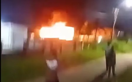 Twee woningen verwoest door brand in Benies Park