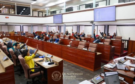 Parlement eist opheldering over vissterfte Saramaccarivier