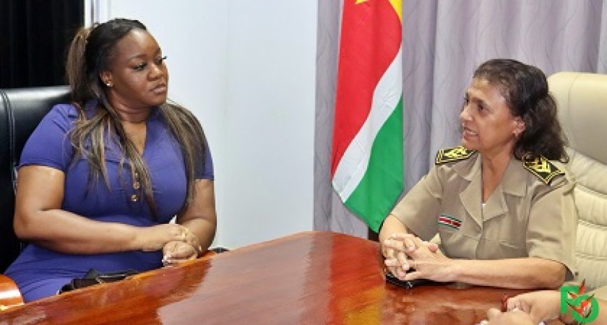 Minister Huur brengt werkbezoek aan districtscommissaris Nickerie
