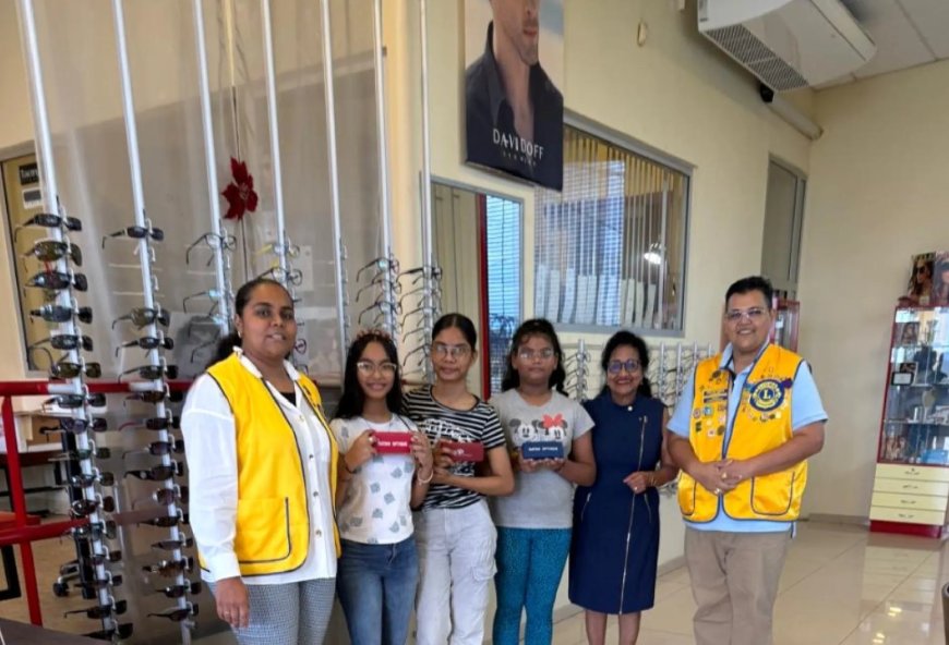 Lions Club Paramaribo Central schenkt gezondheidsbrillen aan 3 leerlingen Maharishi Dayanand 