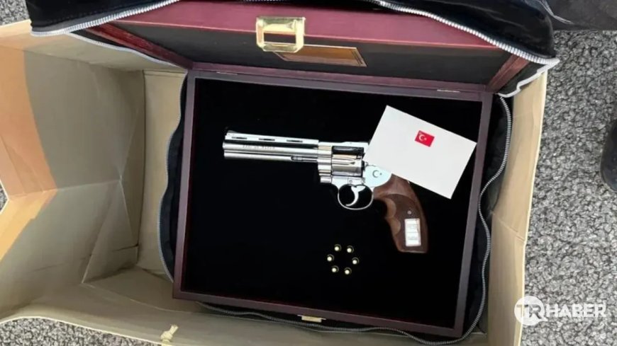 Erdogan verrast NAVO-leden met geladen revolver