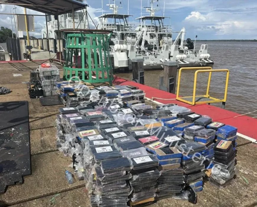Grote drugsvangst op Surinamerivier: 1.600 kilo onderschept