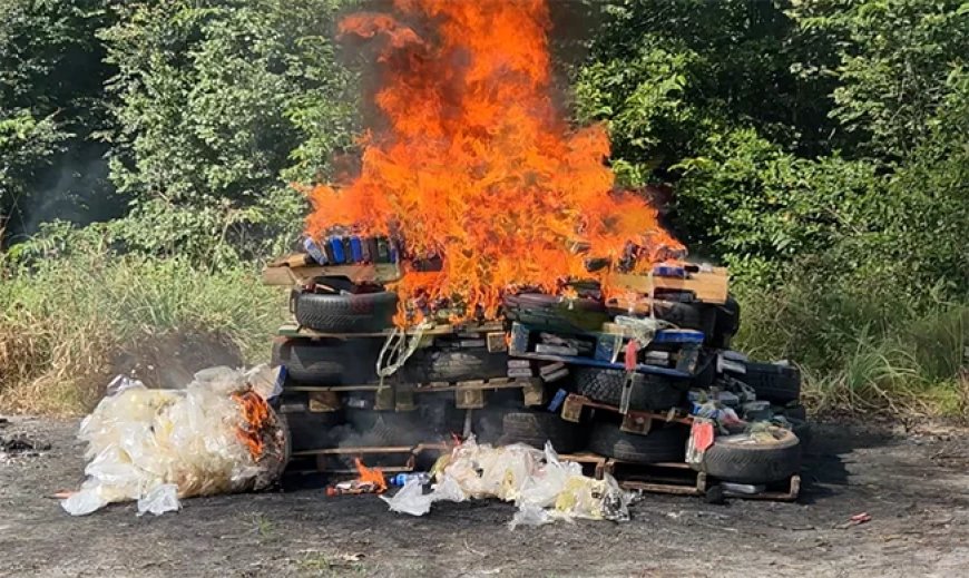 Ruim 1.860 kilo drugs verbrand na onderschepping op Surinamerivier