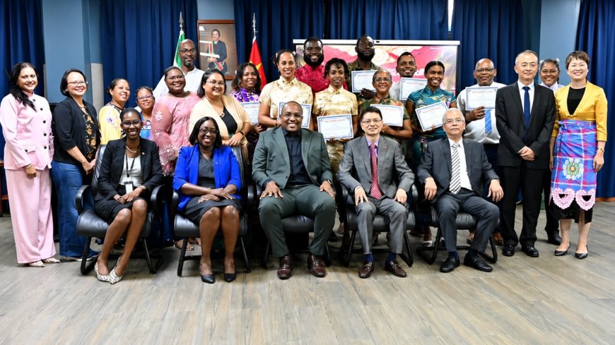 BIS-medewerkers ronden Chinese taalcursus af in jubileumjaar Suriname-China