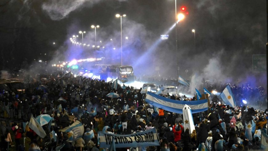 Zege op Engeland verzacht WK-verdriet bij groots onthaal Argentinië