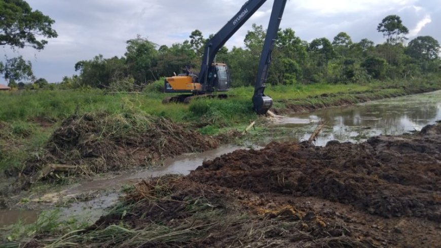 LVV begint onderhoud waterwegen Wanica voor verbetering afwatering landbouwgebieden