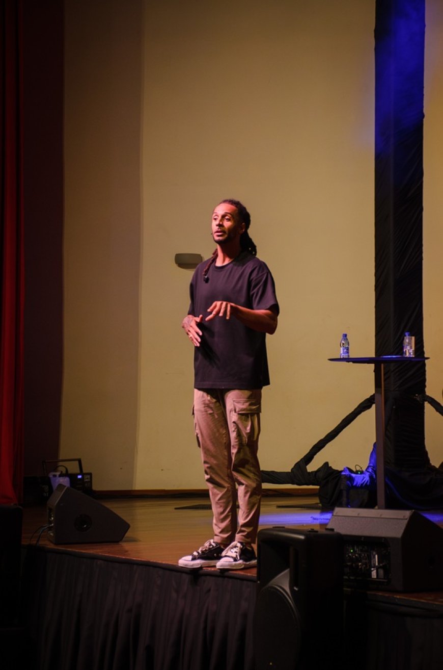 Cabaretier Jay Francis laat Suriname ‘Evolutie’ ervaren