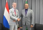 Bouva bedankt Oostelbos voor inzet bij versterking relatie Suriname-Nederland
