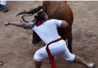 Beelden -Man gewond door stier in Spanje
