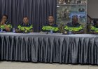 Nieuw politie-uniform lang voorbereid en aangepast aan tropisch klimaat