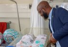 Minister Misiekaba bezoekt moeder en drieling in AZP