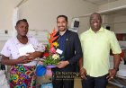 Vader drieling wil kinderen in Paramaribo laten opgroeien