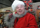 Opmerkelijk – Amerikaan viert al 33 jaar elke dag Kerstmis: “Zelfs hittegolven houden me niet