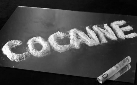 Reiziger opgepakt met bijna twee kilo vermoedelijke cocaïne op J.A. Pengelluchthaven