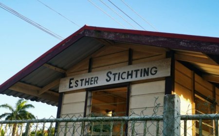 Personeel Esther Stichting in beraad