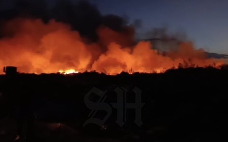 Grote brand op vuilstortplaats Ornamibo; brandweer strijdt tot middernacht tegen vuur