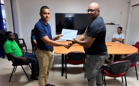 Wegenautoriteit sluit contracten voor asfaltwerk en rioolreiniging in Paramaribo