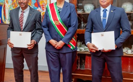 Fernald en Atmodimedjo beëdigd als ambassadeurs