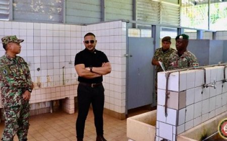 Ramsaran kondigt renovatie Ayoko Kazerne aan na inspectiebezoek