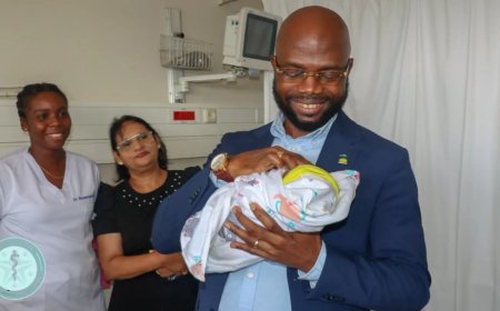 Minister Misiekaba bezoekt drieling in AZP