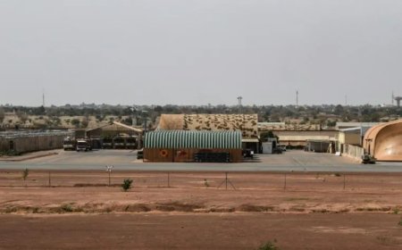 Muitende militairen vallen hoofdstad Niger aan