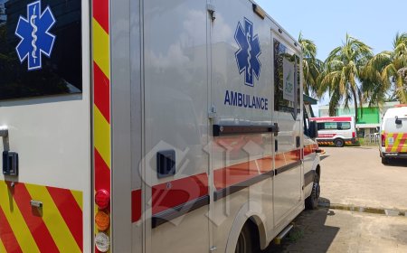 Gewonde patiënt grijpt ambulanceverpleegkundige bij keel en bijt haar
