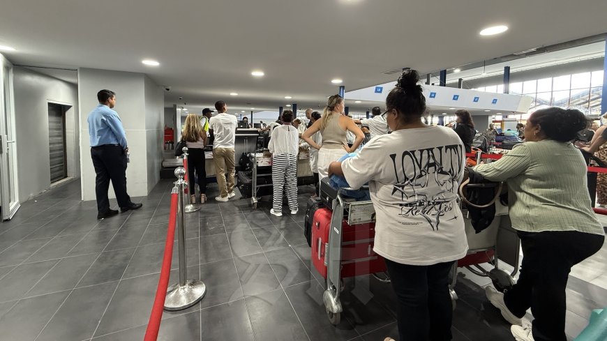 Reiziger met bijna 2 kilo vermoedelijke cocaïne aangehouden op luchthaven