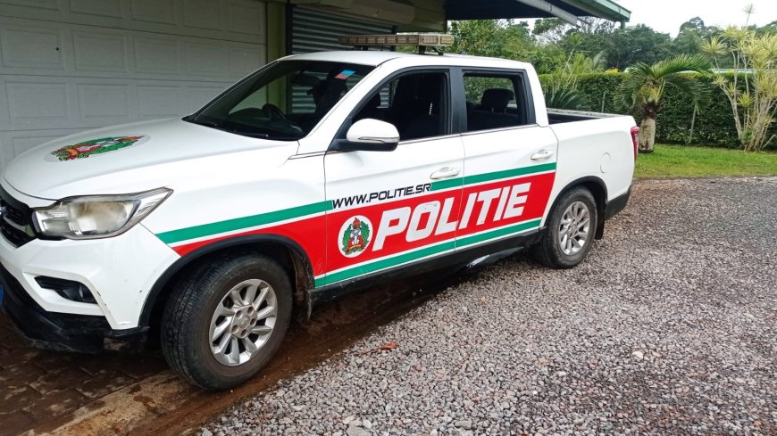 Vrouw rijdt weg met politievoertuig en wordt thuis aangehouden