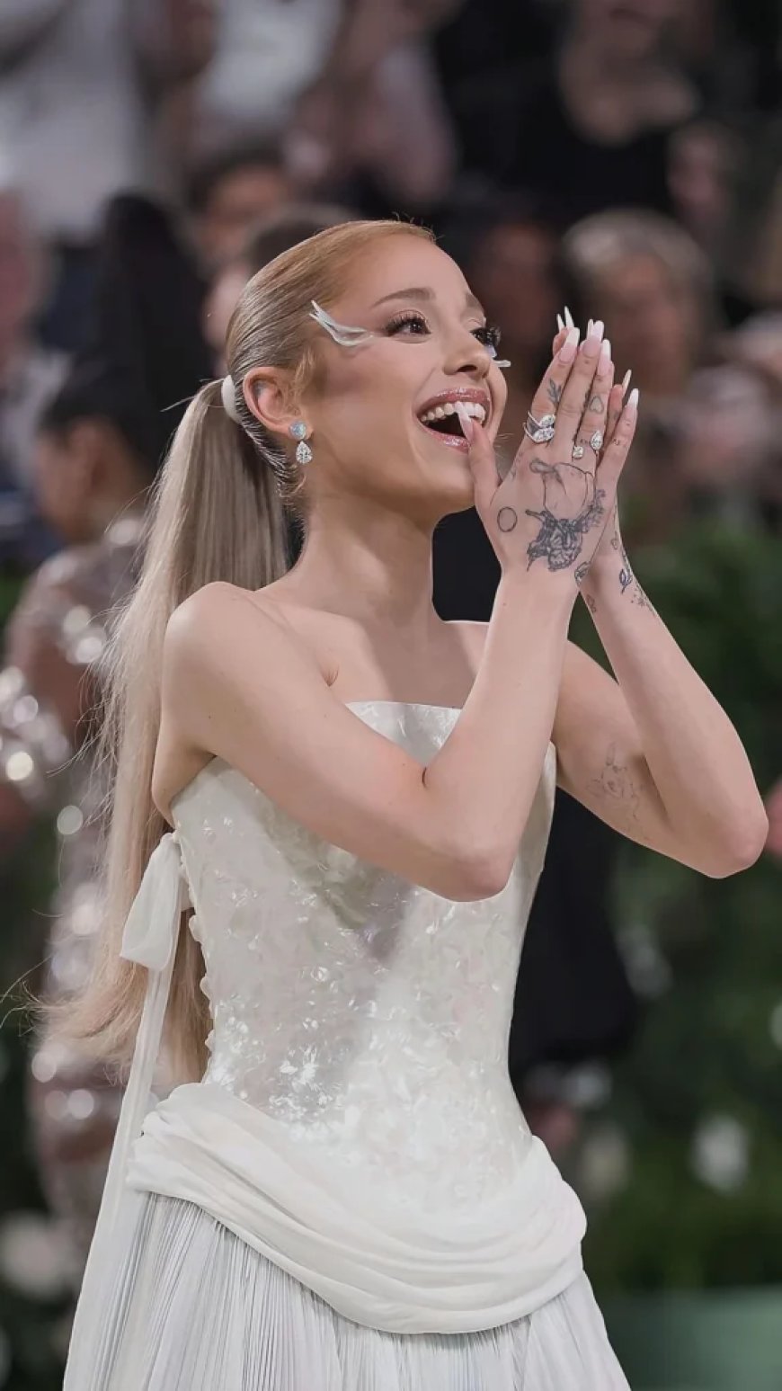 Recensieoverzicht: nieuwe album Ariana Grande laat duidelijke emotie zien