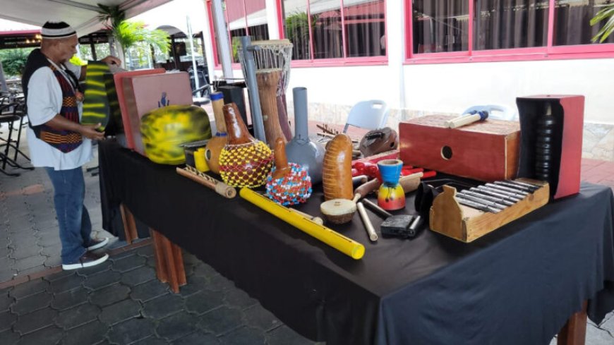 Bekende percussionist en instrumentenmaker Bongo Charlie overleden