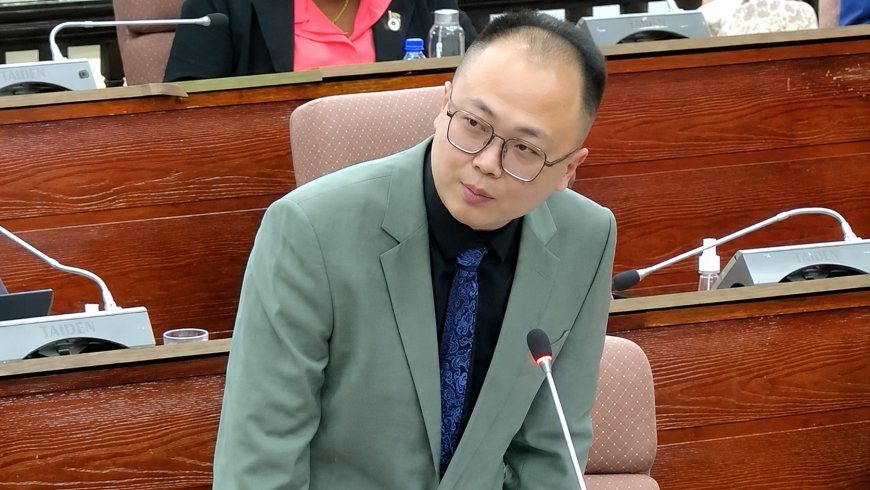Wang vraagt uitleg over diplomakosten bij Miranda Lyceum