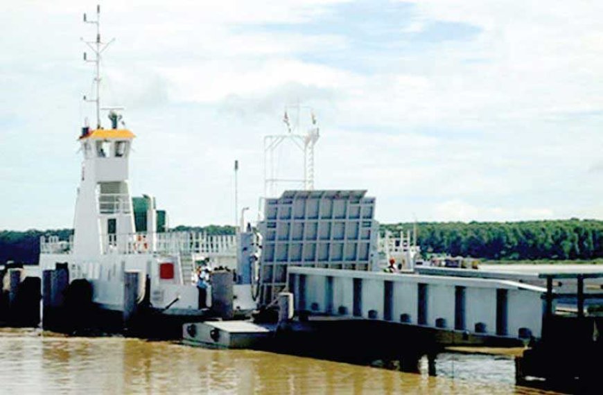 Veerboot Suriname-Guyana dreigt uit de vaart te worden gehaald om veiligheidsgebreken