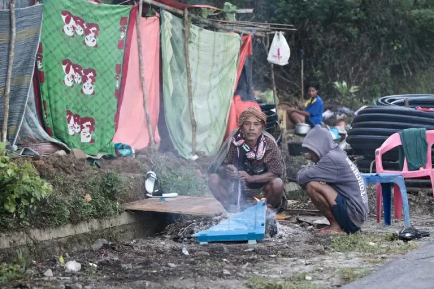 Duizenden wachten op hulp na dodelijke aardbeving in Indonesië; reddingswerk gaande