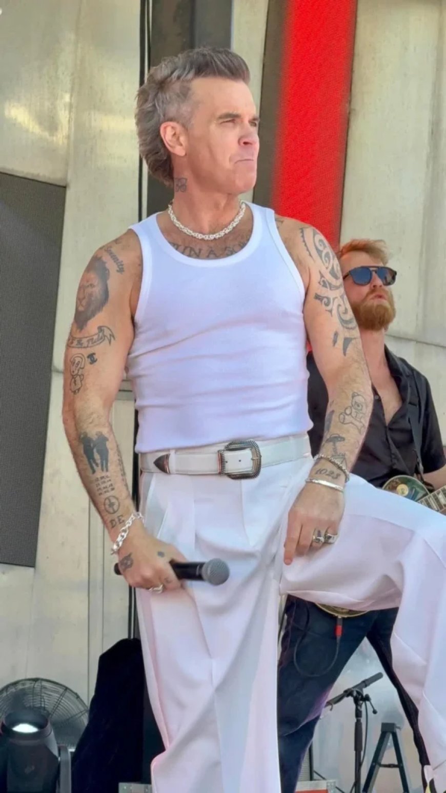 Robbie Williams onthult diagnose autisme en zegt daar blij mee te zijn