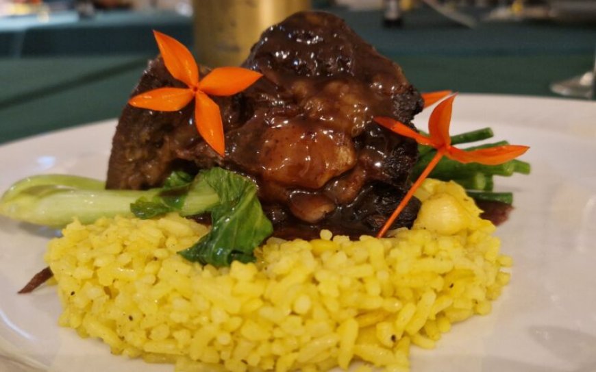 Examendiner Koksopleiding niveau 3: Jonge koks geven Surinaamse keuken een nieuwe twist