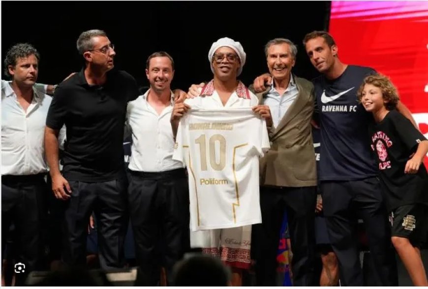 Ronaldinho maakt opvallende terugkeer in Italië