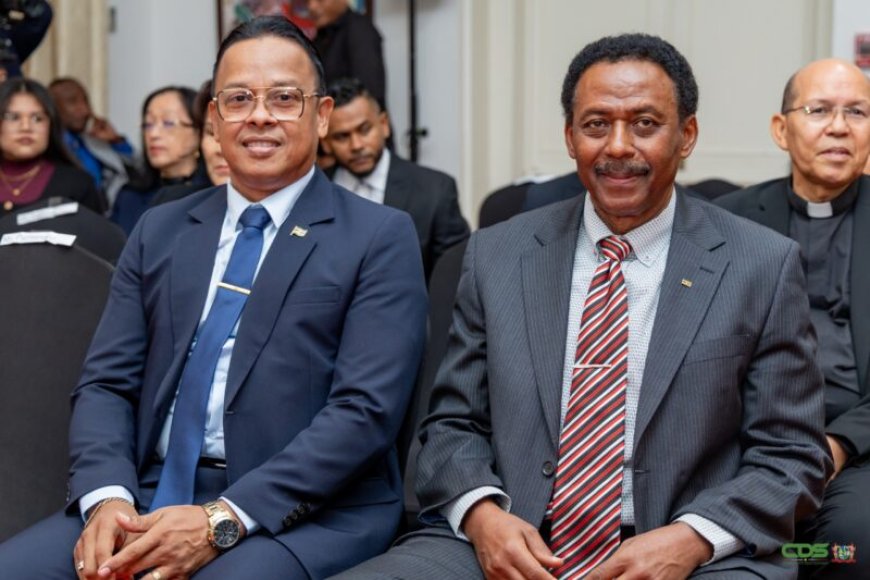 Fernald en Atmodimedjo beëdigd als ambassadeurs voor Guyana en Indonesië