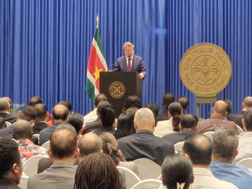 President Nederlandsche Bank oogst lof na lezing over centrale banken