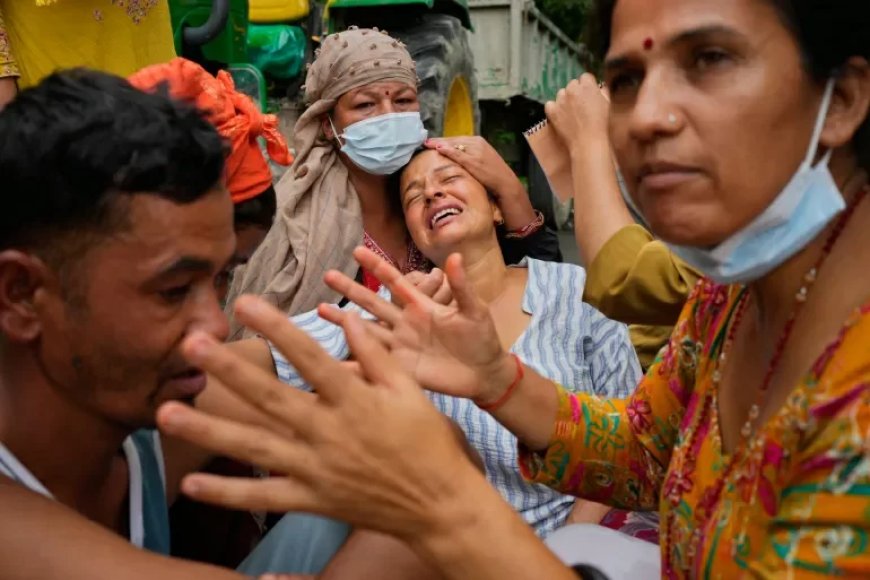 Nepal haast zich om vastzittende arbeiders te redden; dodental boven 900